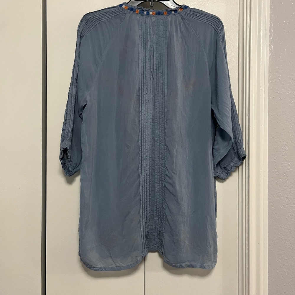 Johnny Was‎ Blue Embroidered Tunic Top Hummingbirds Bees size S - Picture 2 of 4